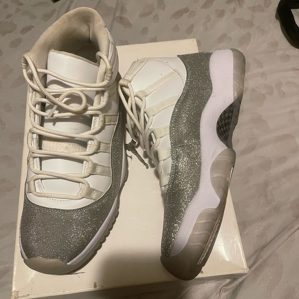 Wmns Air Jordan 11 Retro 'Vast Grey'